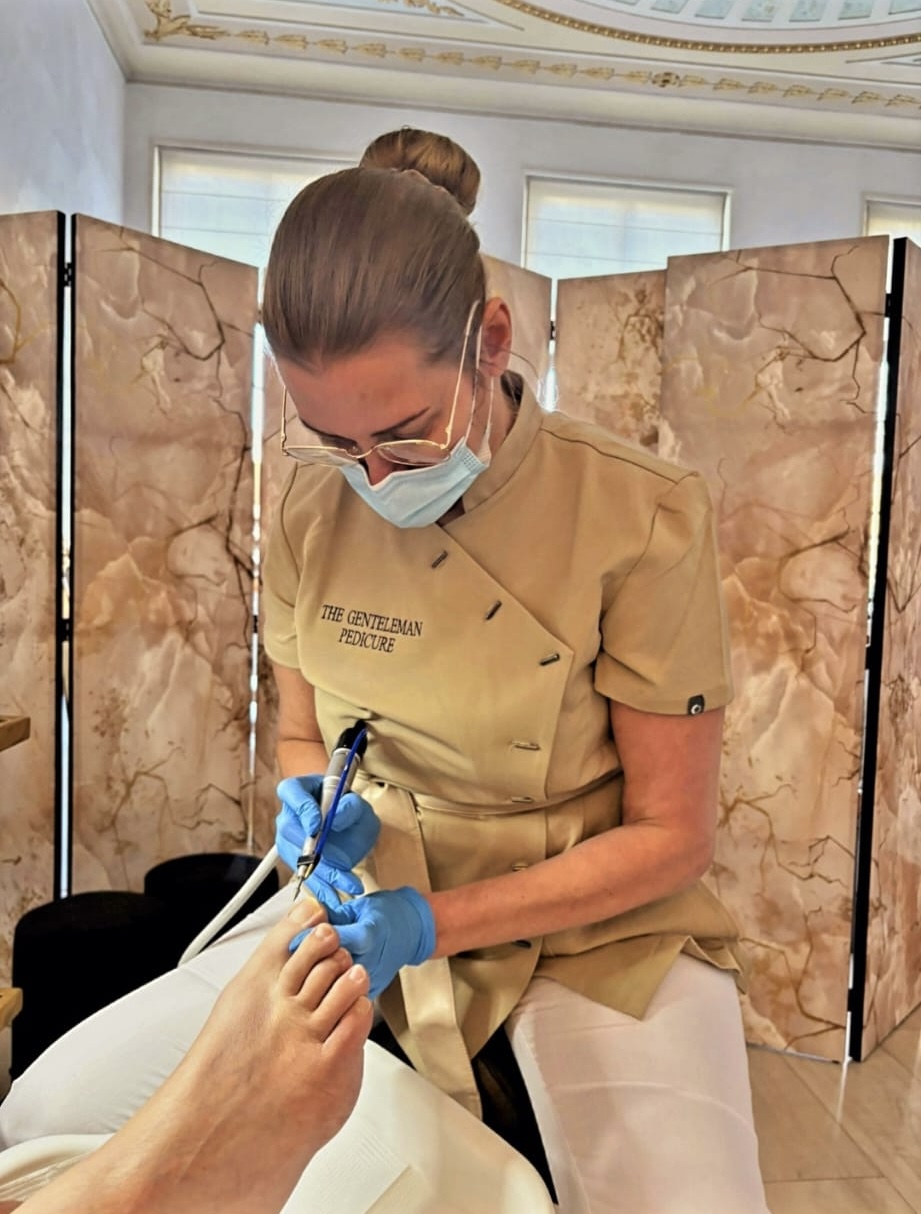 The Gentleman Pedicure - Refined footcare for golfers leonie 3